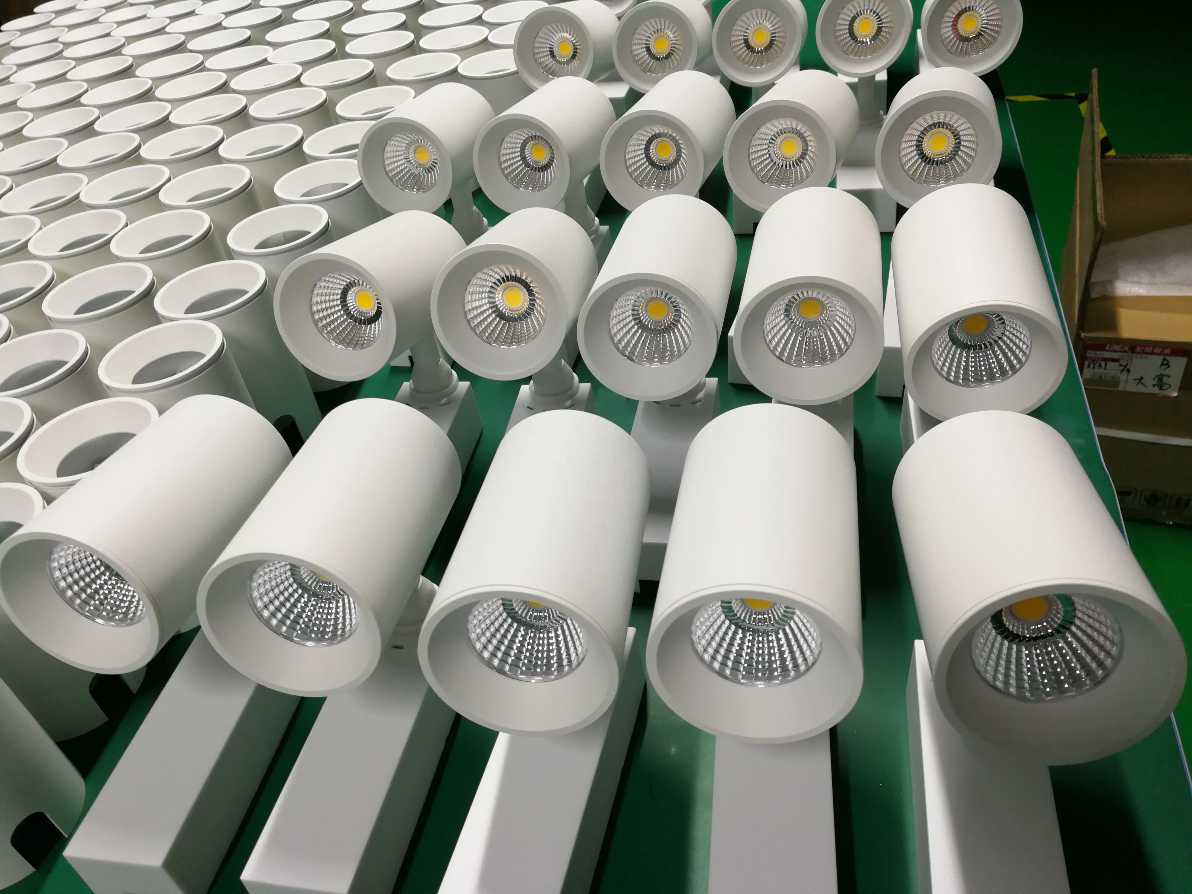 15W AC220V  3 wire low glare COB LED track spot  light for supermarket