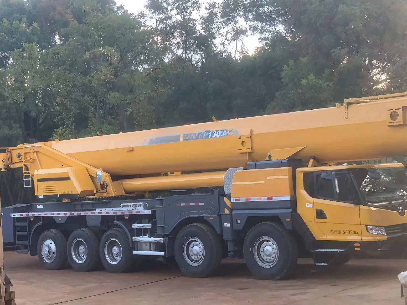 Продажа подержанного автомобильного крана QY50K-II 130 тонн цена самая дешевая