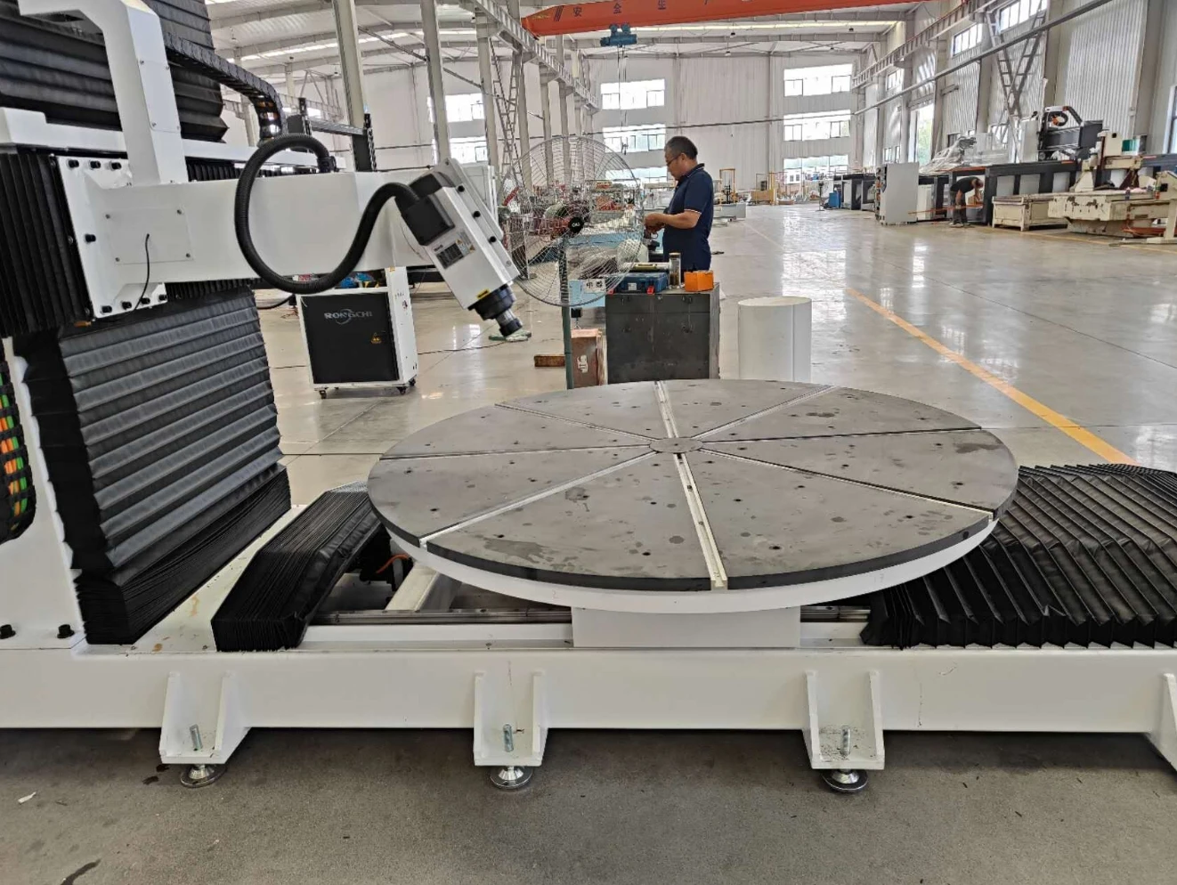 Rongchi precision 5 axis center cnc machine profile machining center for statue carving