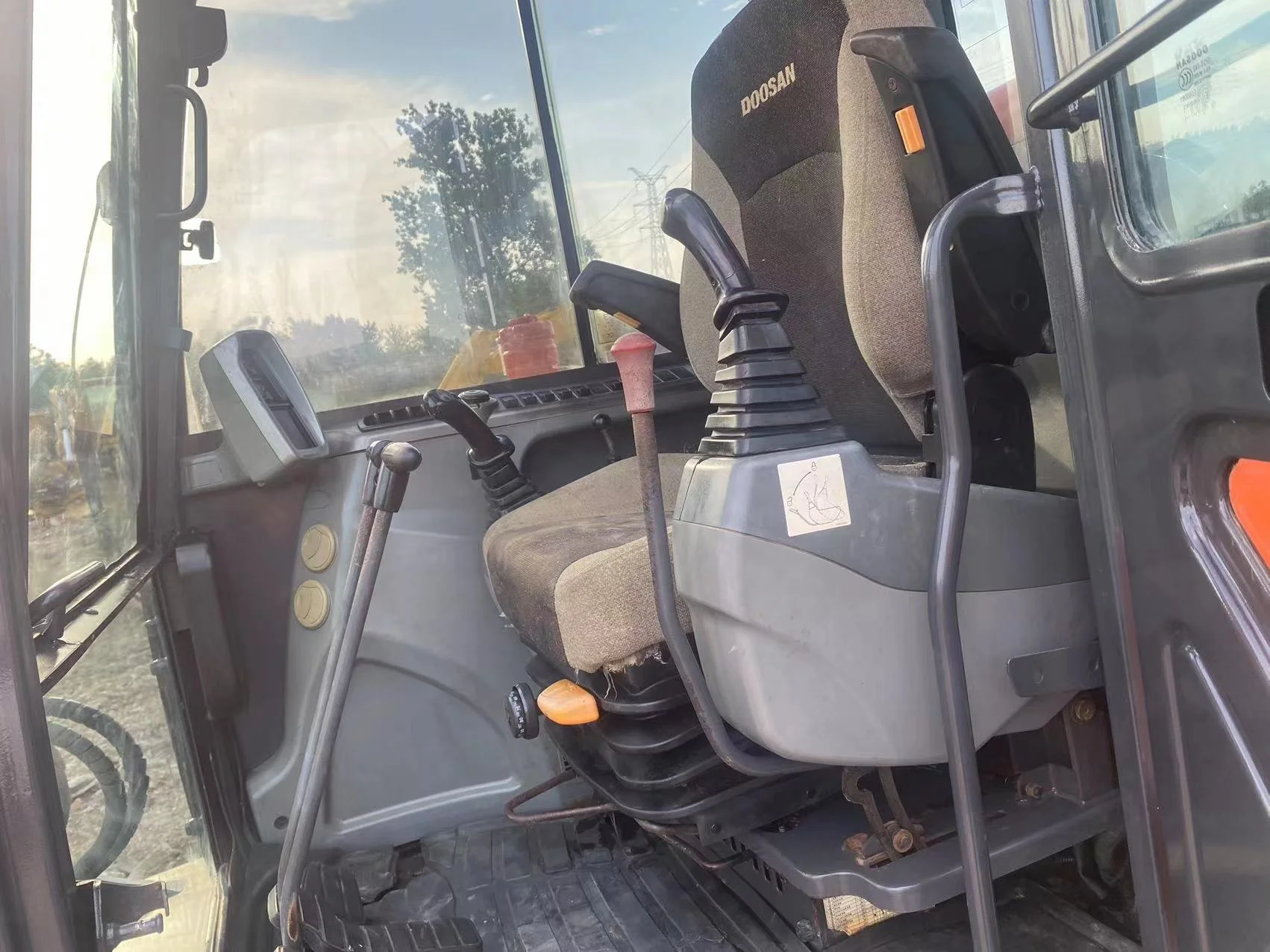 6TON Good Running Condition Korea Original Cheap Price DOOSAN DX60 6 Ton Mini Digger Crawling Tracked DX60-9C Used Excavators