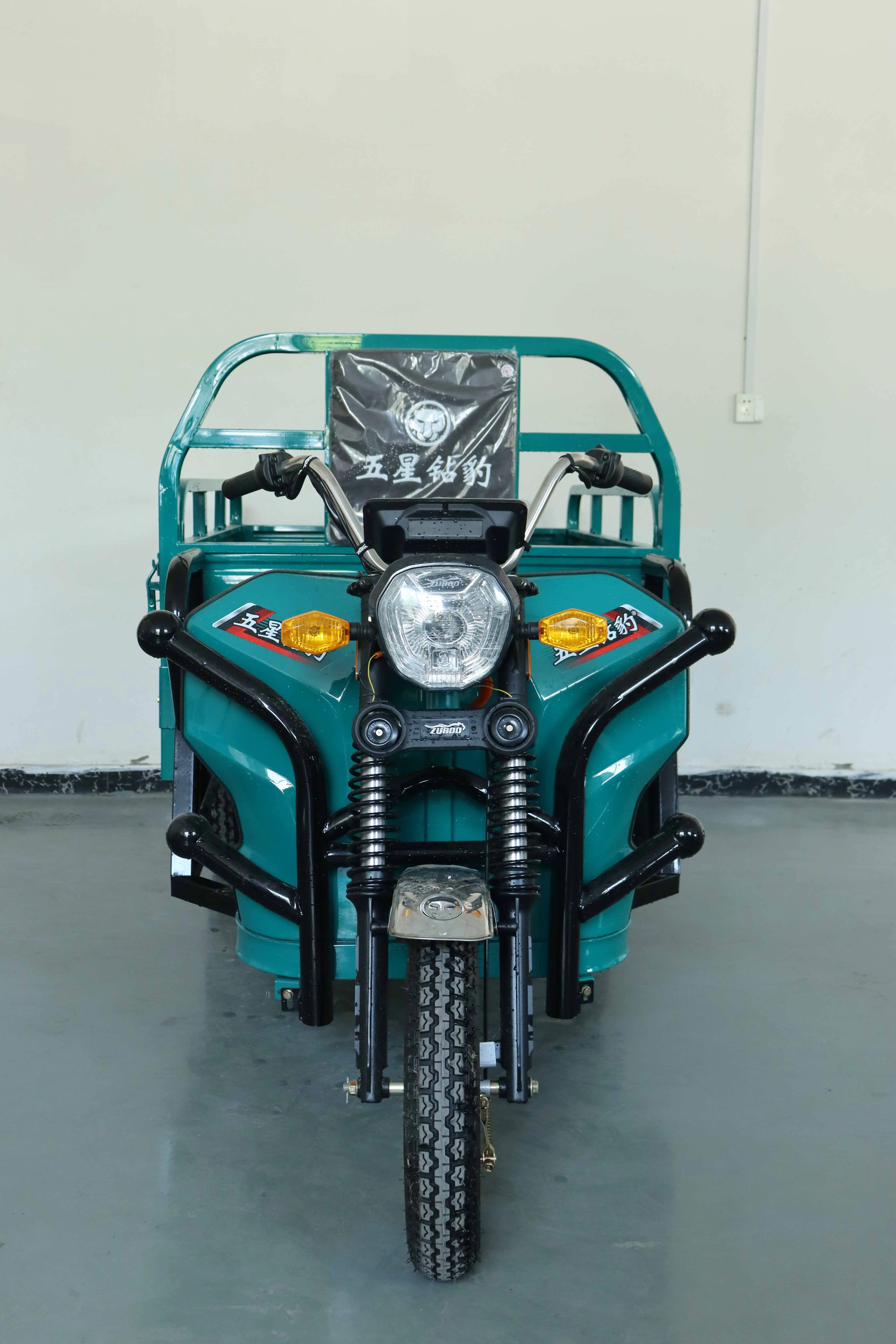 Hot-Selling Electric Tricycle 1.5 Meters Widened Integrated Rear Axle External Spring Shock Absorption  For Cargo Tricycle