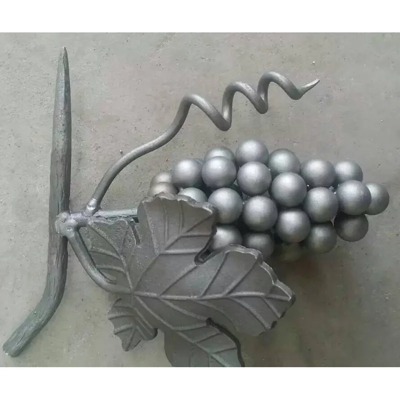 Виноград из кованого железа