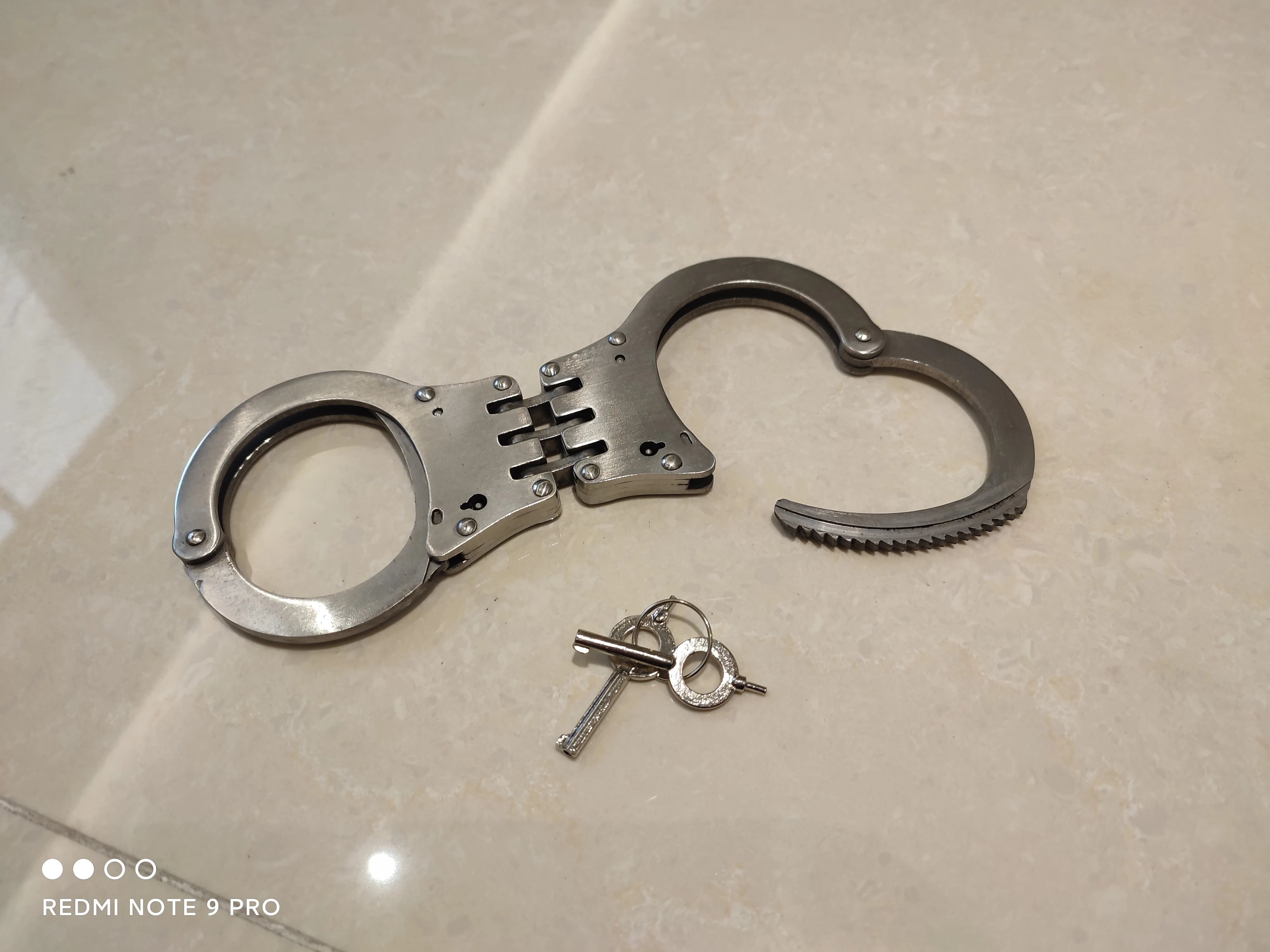 High Quality Silver Color Double Locking Stainless Steel Handcuff