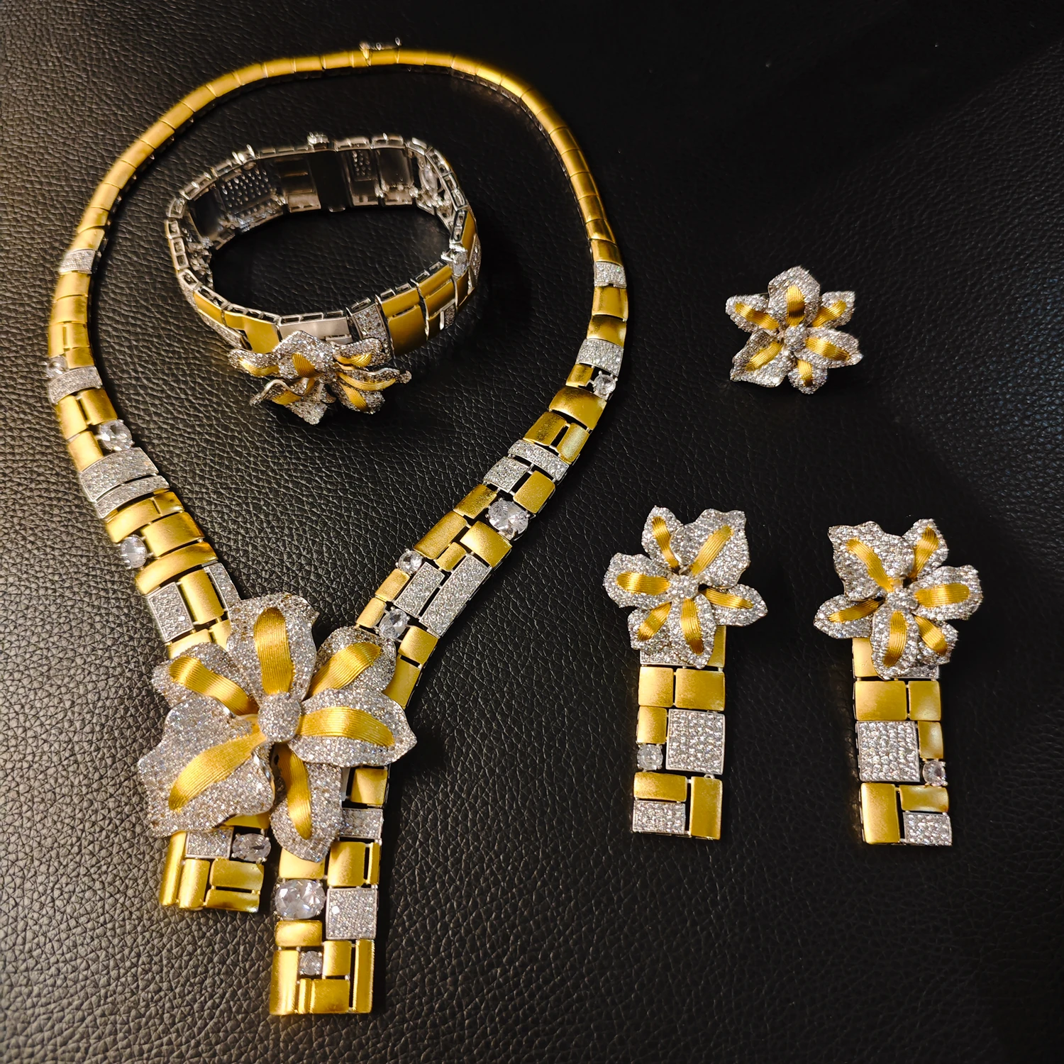 Zhuerrui Dubai Couples Dating Jewelry Set Design Sense Chain Gold Plated Romantic Nigerian Ladies High-end JewelryHZ24009196