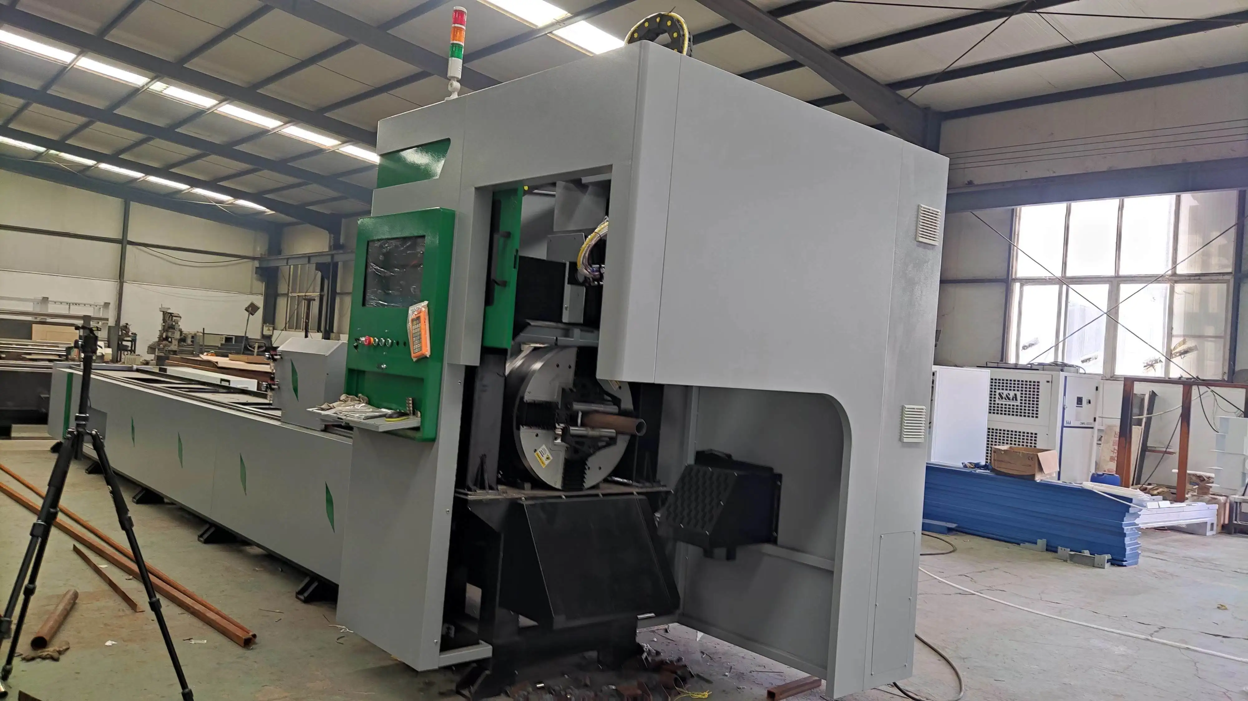 New Innovation Fiber Laser Cut Different Tubes Laser Tube Cutter 3000w 6000w Angle Cutting Fiber Laser Tube Cutting Machine