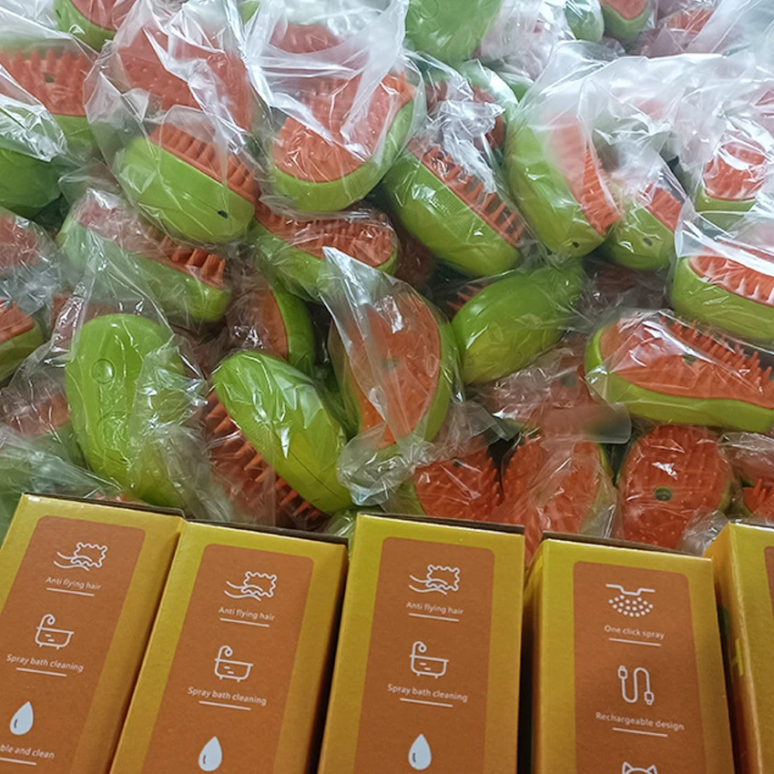 3-in-1 Rechargeable Pet Water Spray Brush Soft Dog Hair Steamy Comb Cat Steam Brush For Cat Massage Bathing and Cleaning