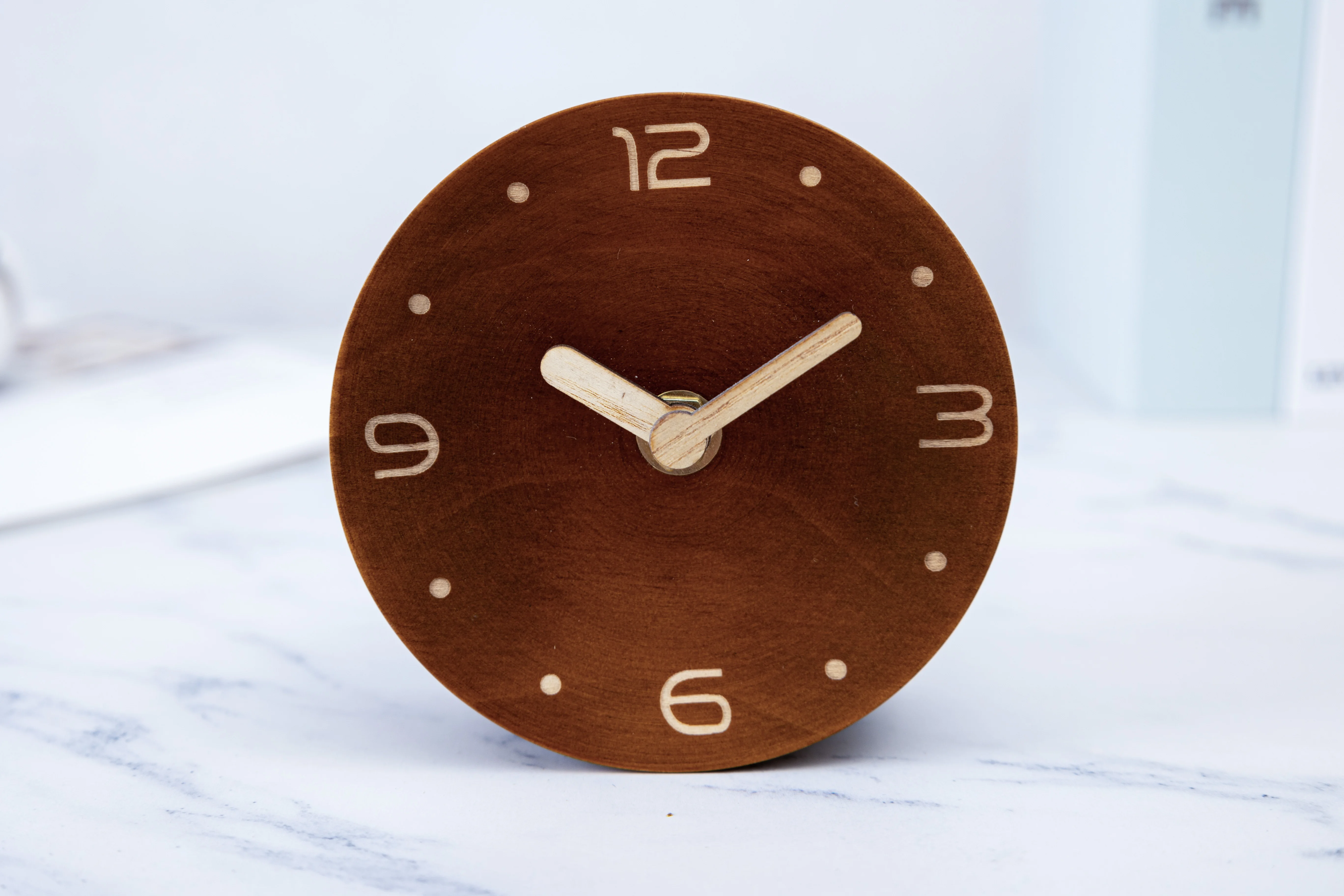 Creative new design wood material eco friendly home decor table desk clock