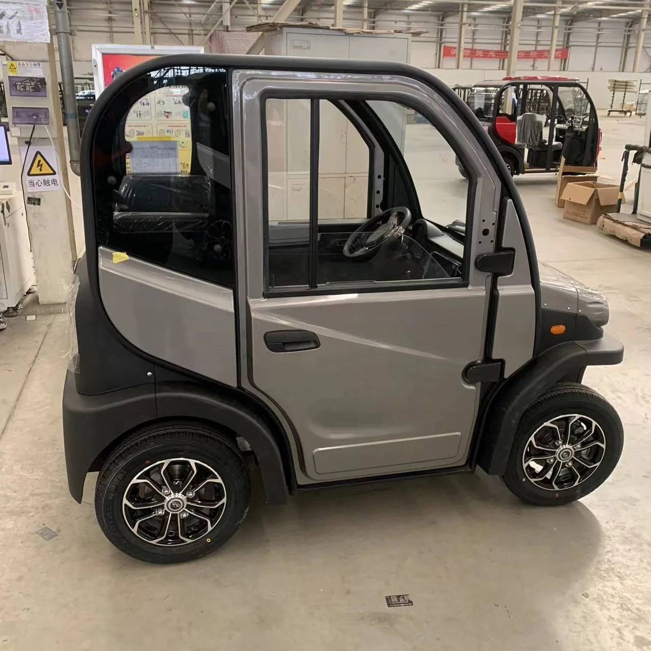 2 Seats 2 Doors 4 Wheels Full Enclosed Mobility Scooter