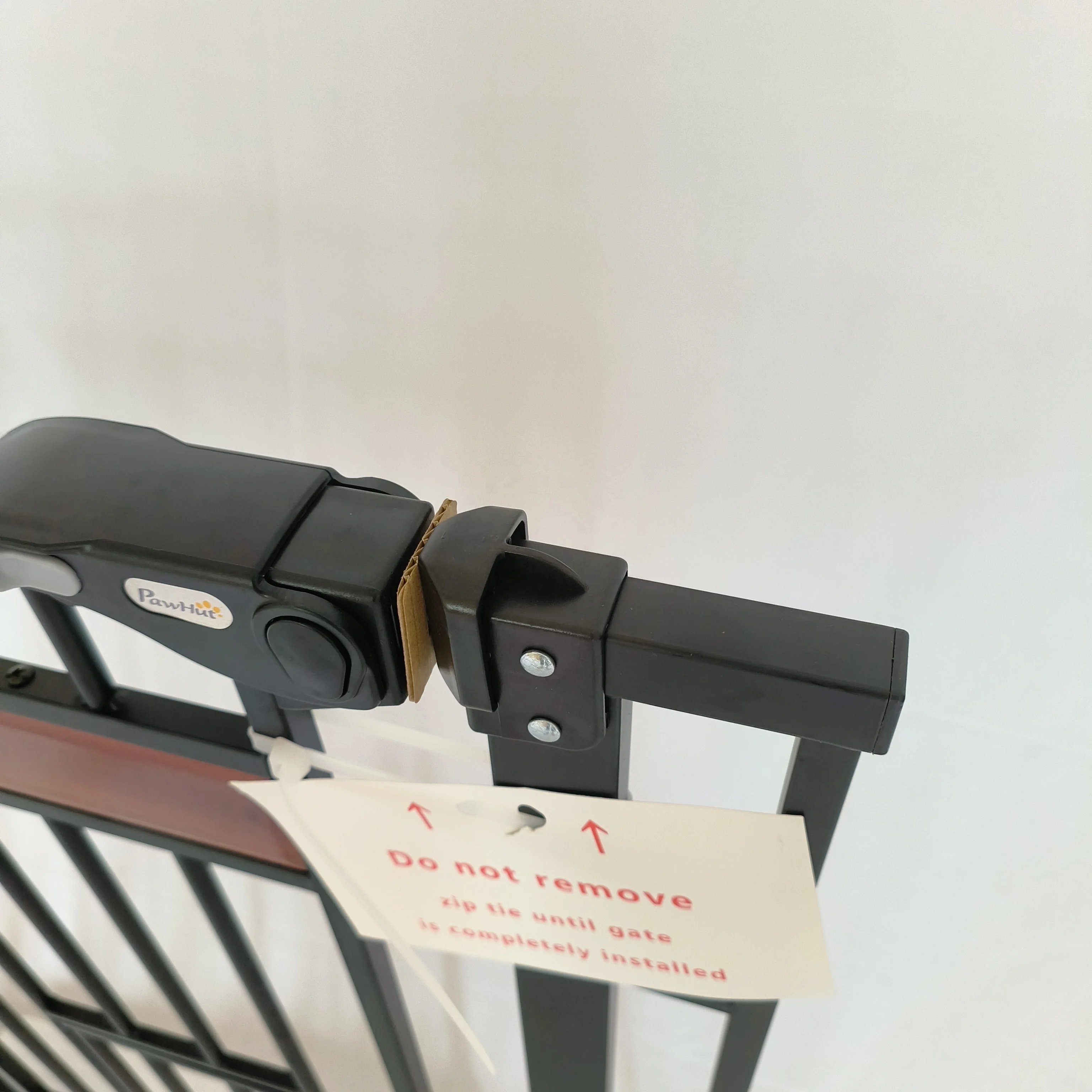 High quality  new fashion auto close  security adjustable wood metal baby pet door safety gate design for stairs bedrooms