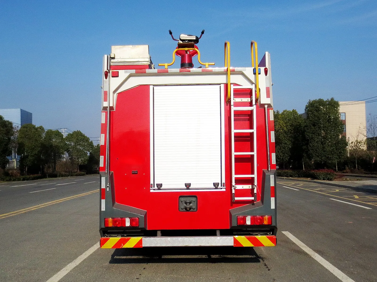 Customizable China Heavy Duty Truck Howo Foam Fire Truck with Factory Direct Price for Reliable and High-Quality Firefighting