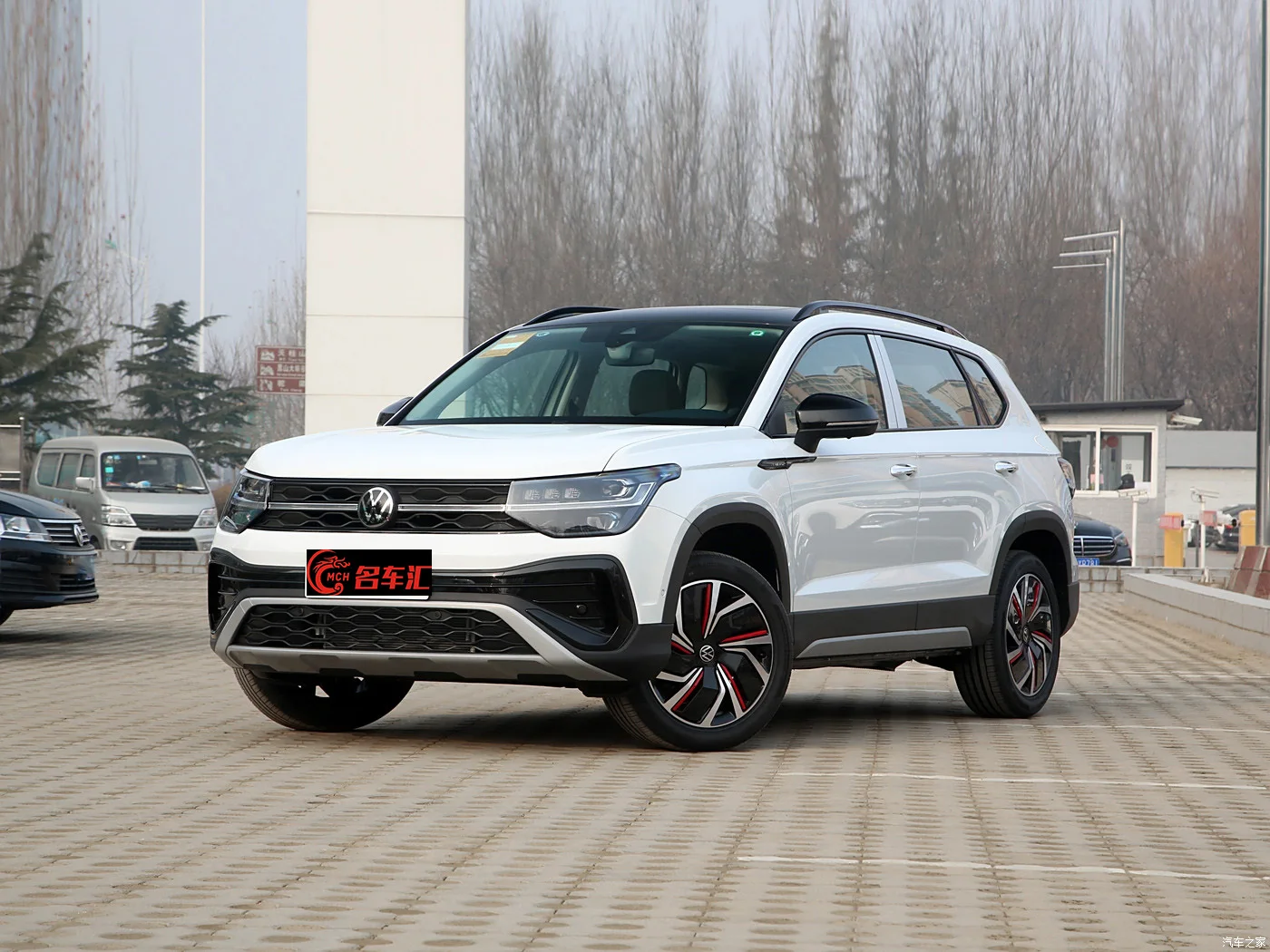 Cheap used gasoline car 2023 Volkswagen Tharu 330TSI Luxury 2WD Petrol Vehicle Compact SUV Automobiles made in china