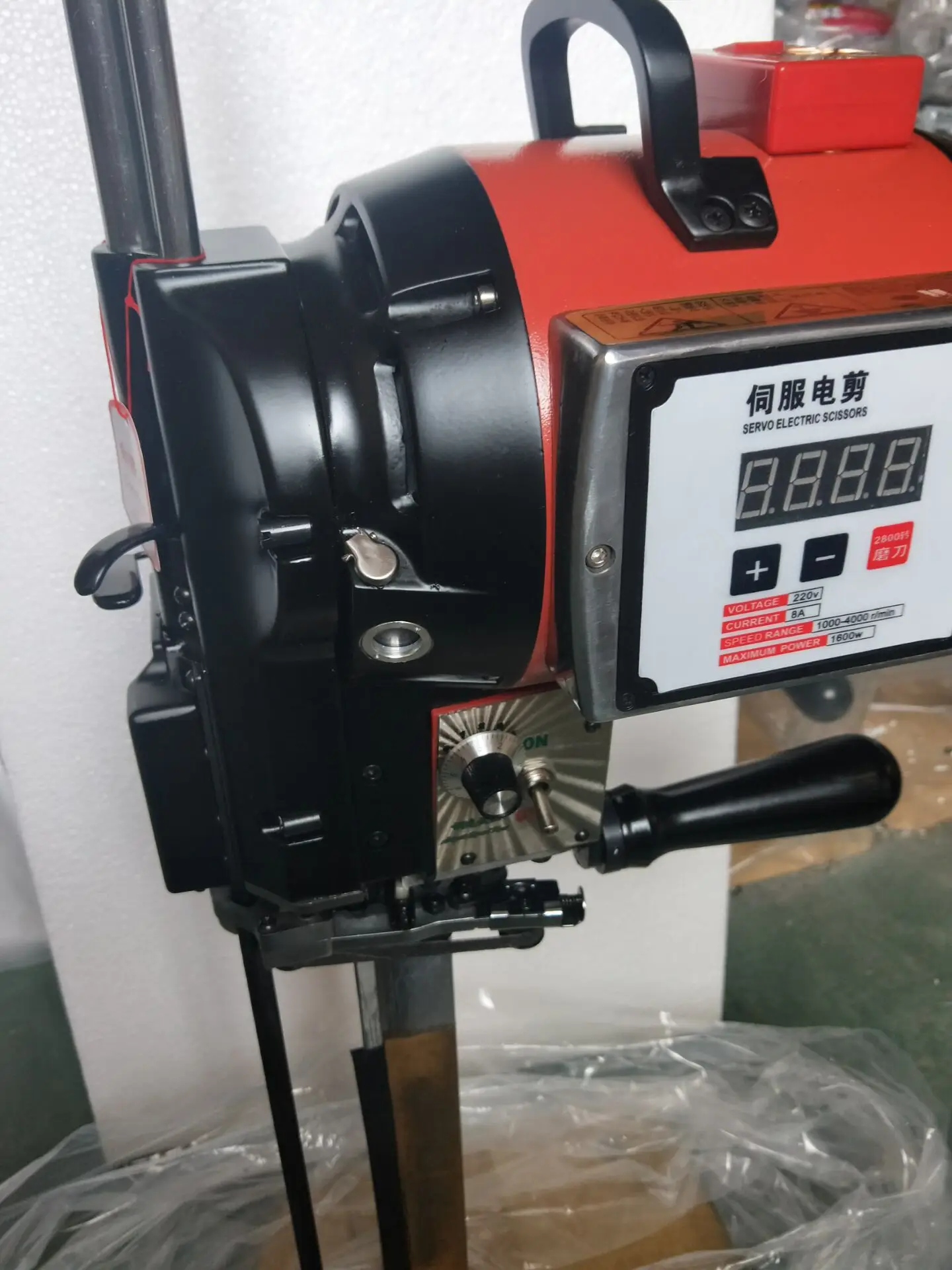 Servo type cloth cutting machine / Computerized Straight knife auto sharpening FABRIC cutting machine CZD-988, 1600W, 8inch