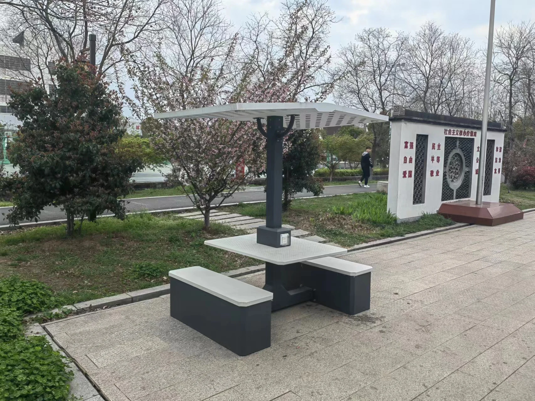 Fashion Design Smart Urban Seats Solar Power Steel Bench for Mobile Phone Charging