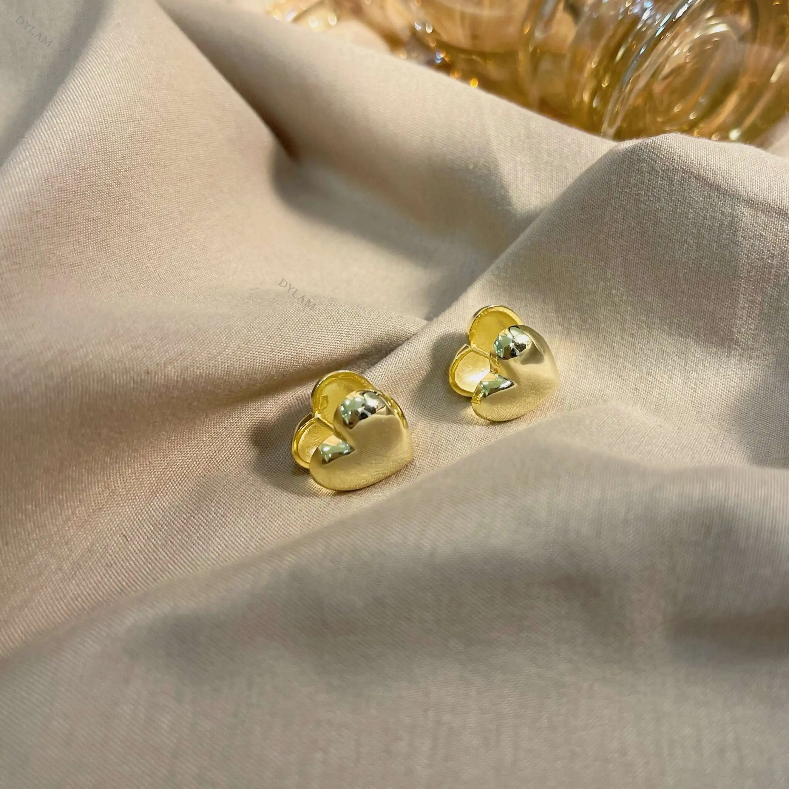 Dylam Глянцевая с двух сторон любовь в форме кольца 18k золотой массивный huggies родий стерлингового серебра Женщины Обручи сердца серьги-клипсы