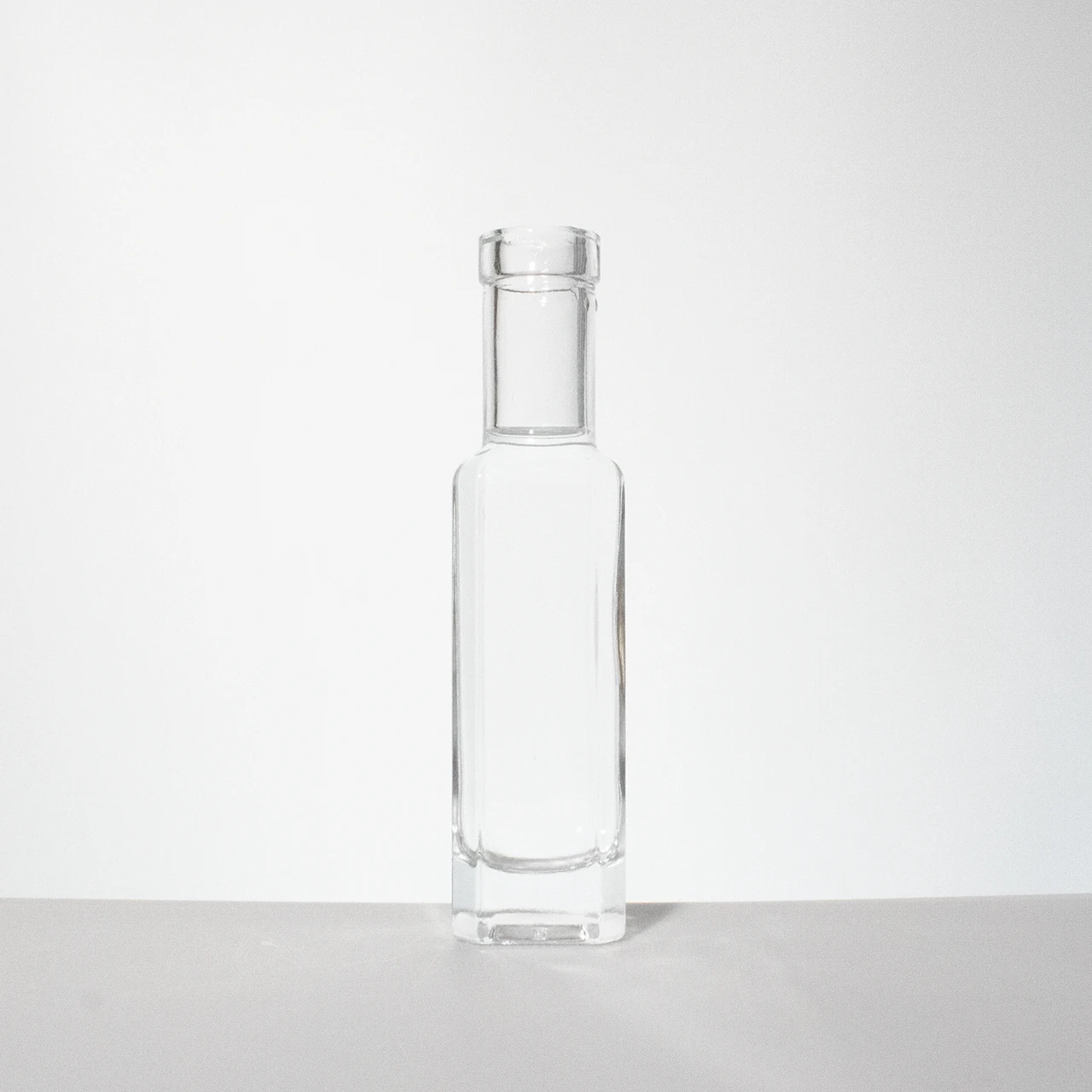 small  liquor bottle  375ml 500ml 750ml for  Whiskey Vodka Tequila Brandy Rum Gin Mezcal with cork stopper