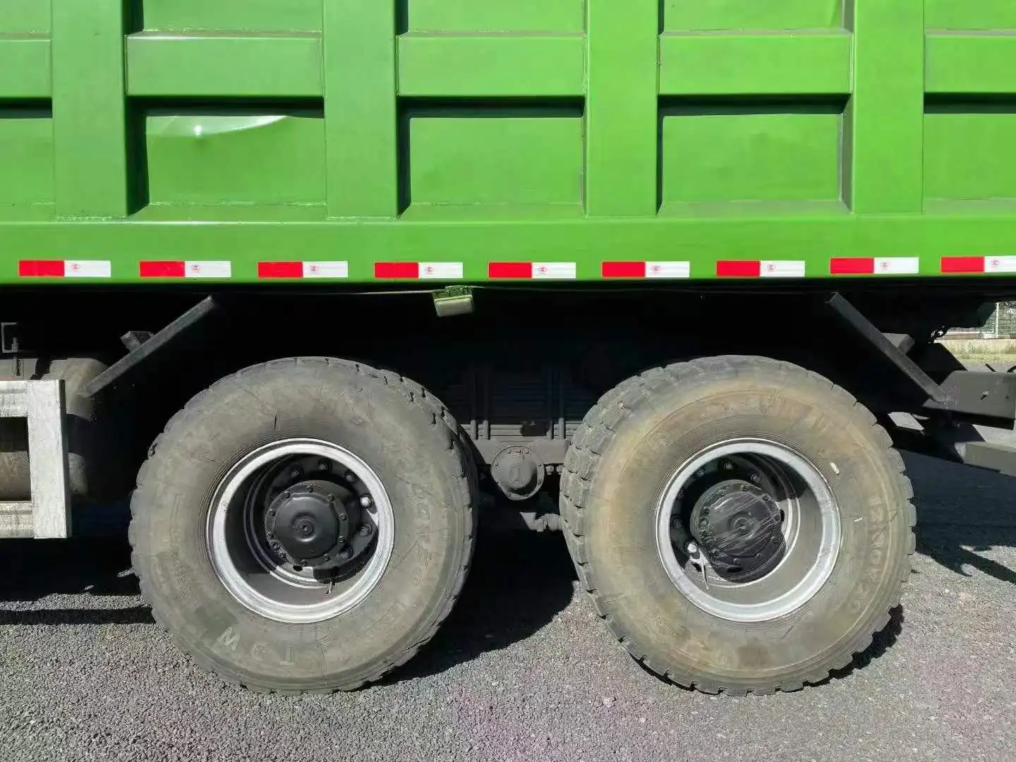 promotion Beiben 40 Ton 12 Wheel Dump Truck Load Volume Capacity 6X4 8x4 Tipper Truck LOW Price