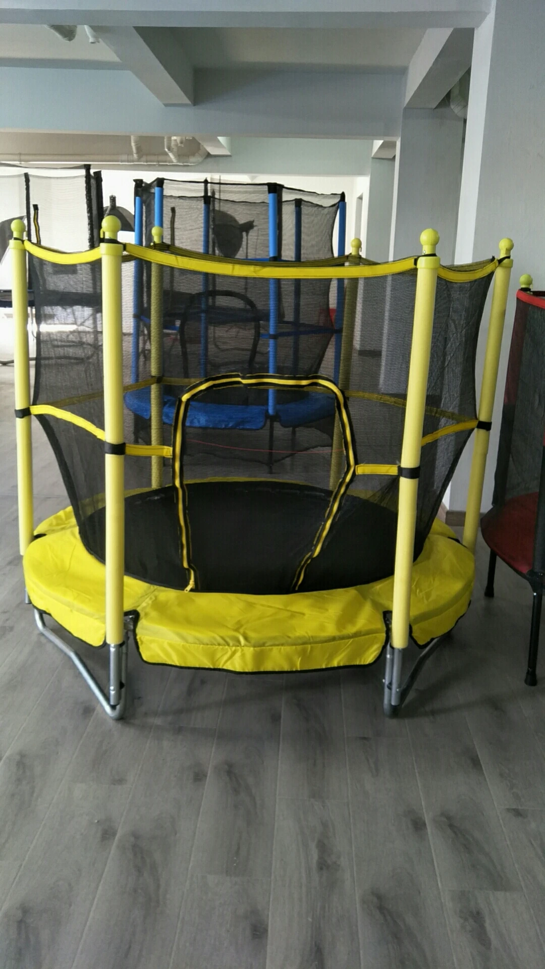 Child trampolines round 55inch trampoline outdoor with safety net with enclosures jumping bed