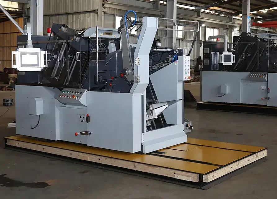 машина для горячего тиснения всех видов цветной алюминиевой фольги и тиснения или высечки различных видов изображений,