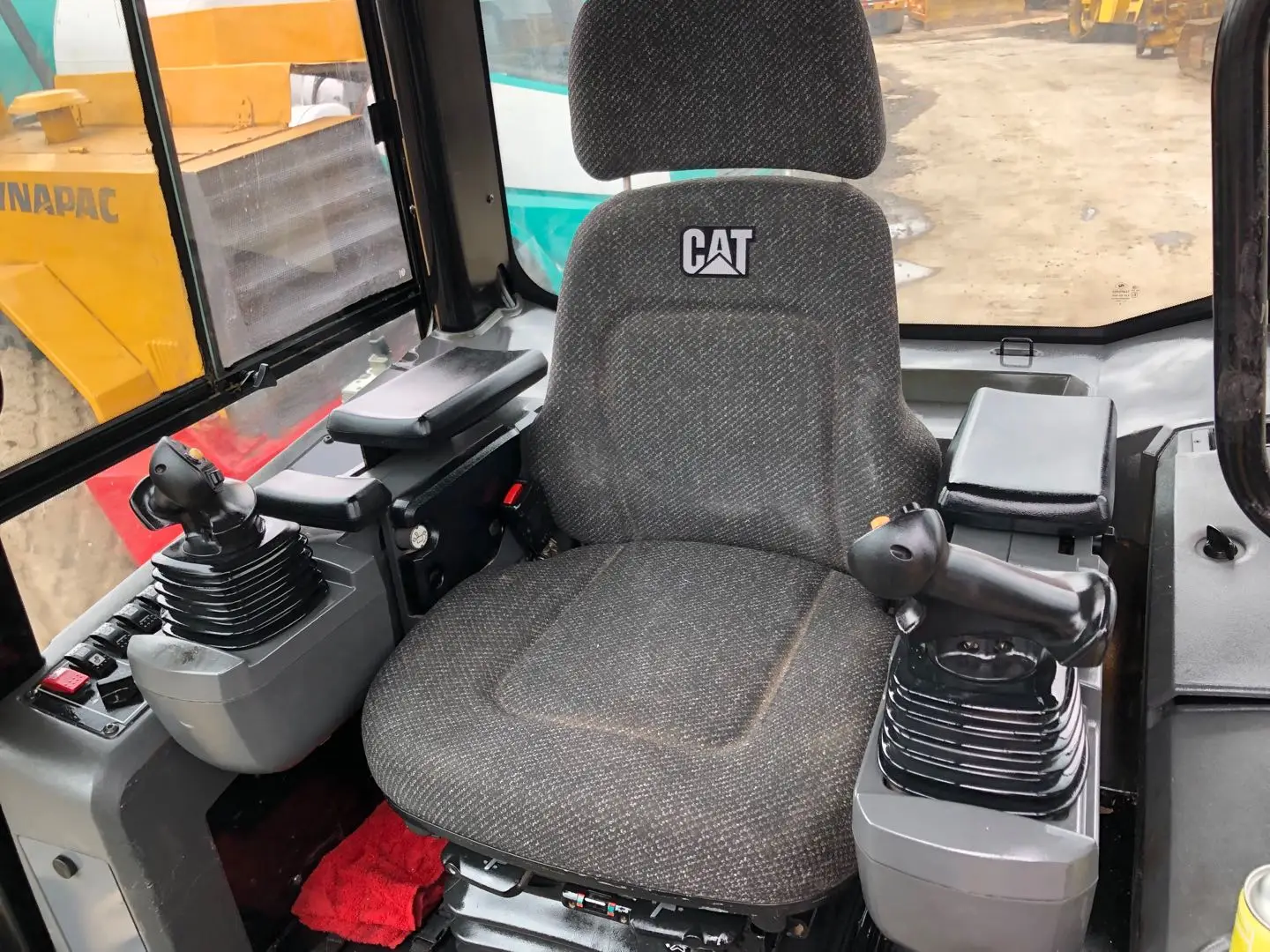  strong Used Caterpillar CAT D5K Crawler Bulldozer For Construction Works in good