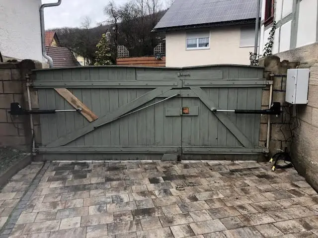 Swing Gate Motor Dual Swing Gate Opener Heavy Duty Automatic Gate Motor for Double Swing Gates Up to 18ft per Arm