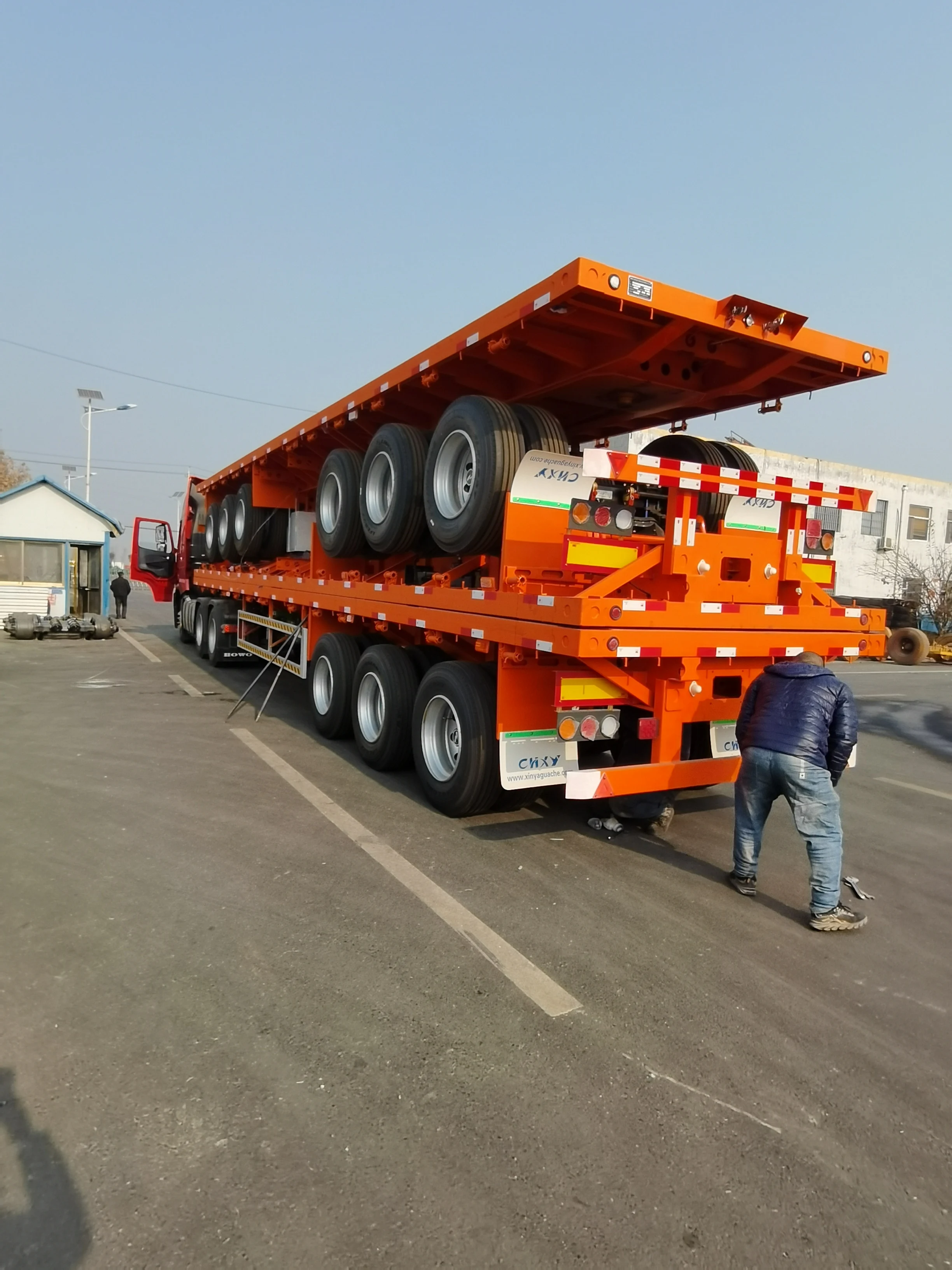 Xinya 3 axle 4 axle 40FT container semi trailer with 12 units locks