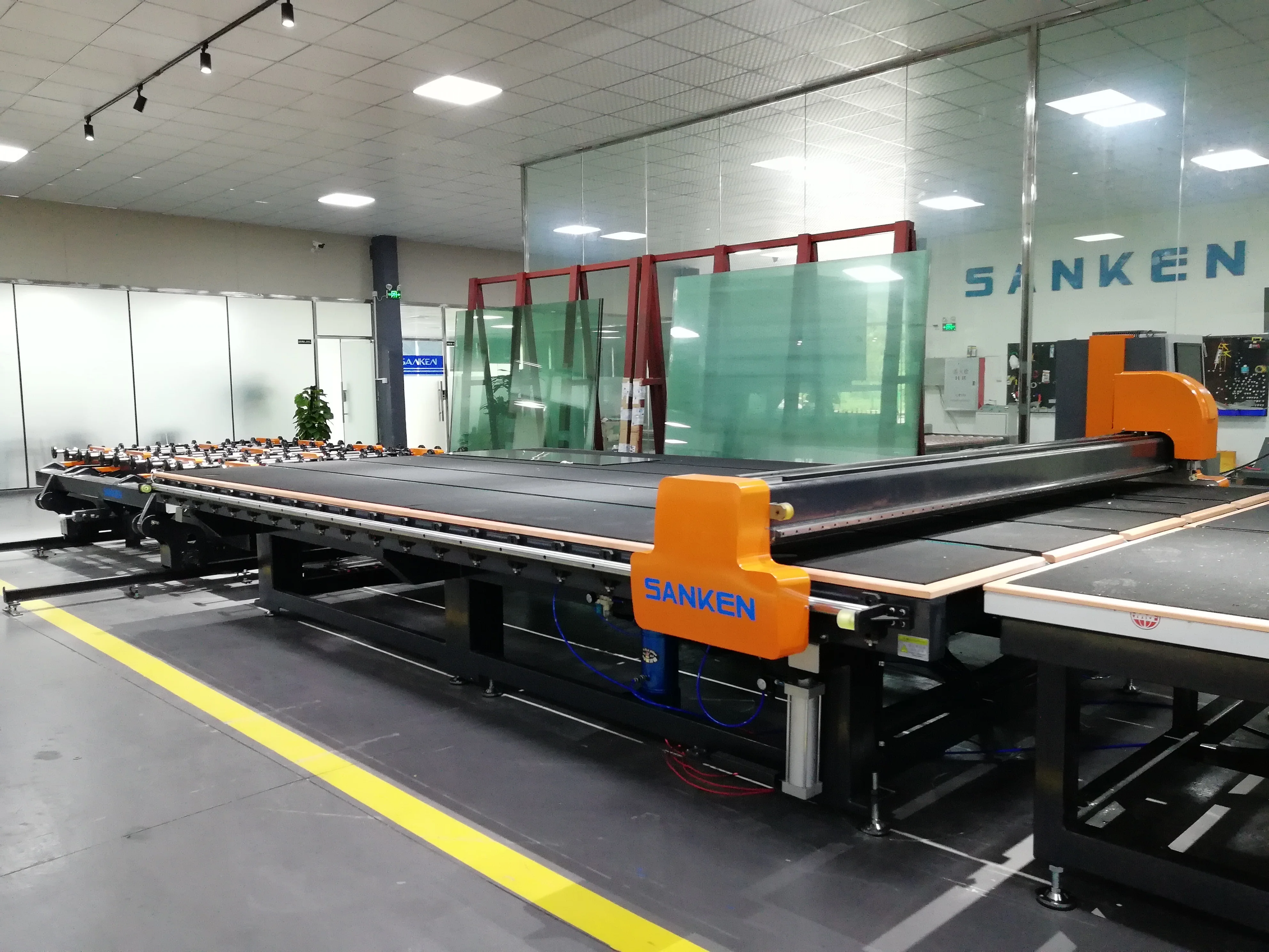 SANKEN высокоэффективный Высокоточный простой в эксплуатации станок для резки стекла с ЧПУ
