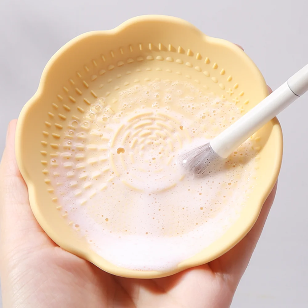 Bpa Free Food Grade Mini New Arrival Make Up Tool Cleansing Pads Mat Bowl Drying Rack Stand Holder Silicone Makeup Brush Cleaner
