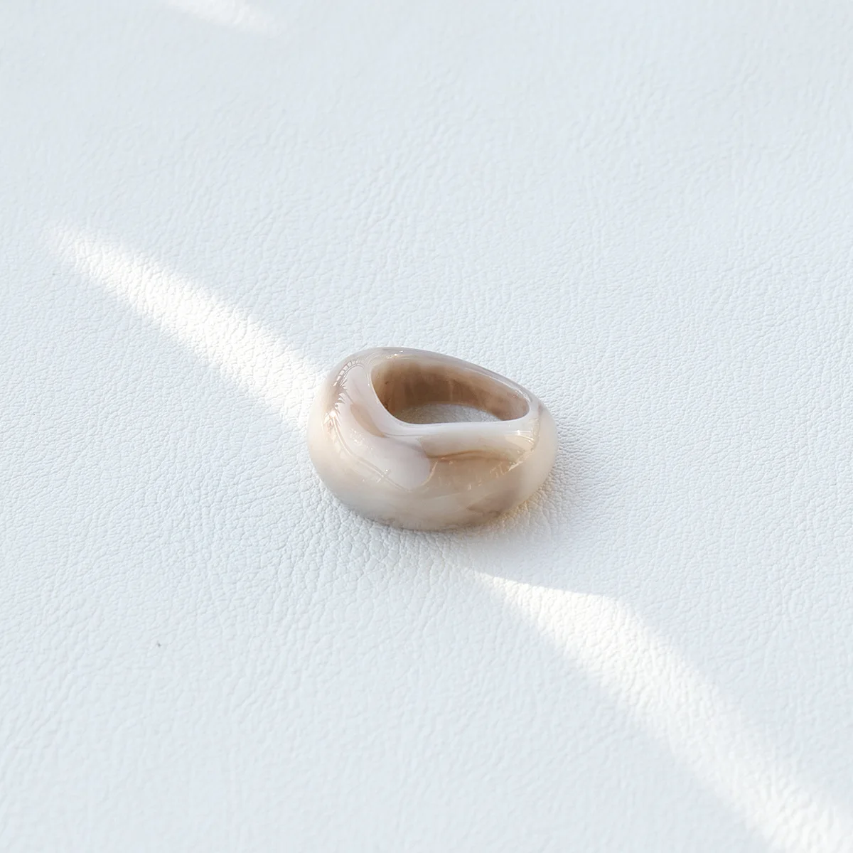 
New Fashion Resin Acetic Round Jade Green Art Design Ring Wholesale Girl Geometric Irregular Female Party Trend Jewelry 