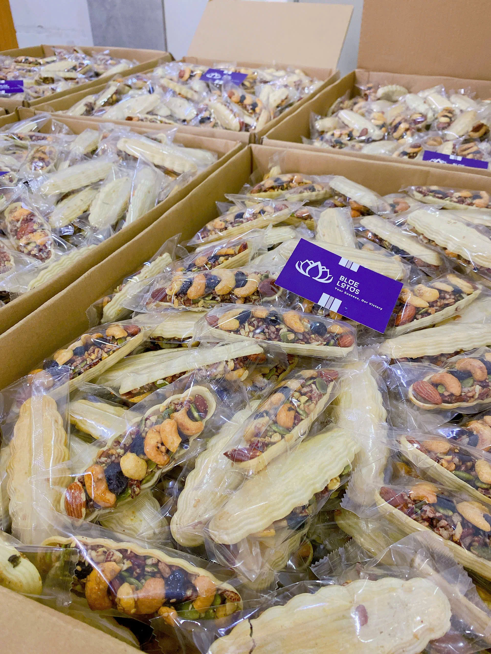 Wholesale Vietnamese Cereal Brown Rice Meat Kapok Breakfast Cereal custom packaging Hot Trend 2024 Blue Lotus