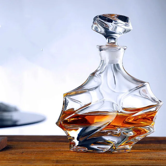 2024 High quality gift box packing unique glass whiskey decanter glass decanter with lids fancy glass decanter