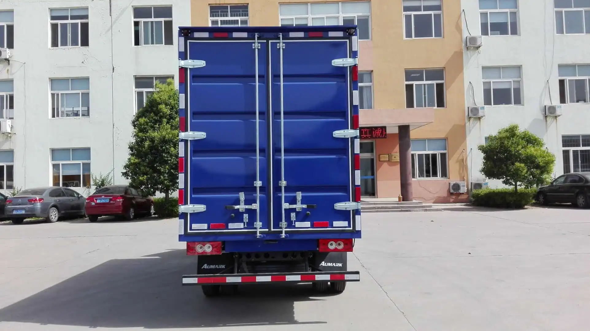 Закрытые Ван коробке грузовик Полноприводной трактор FOTON Aumark 5T 4 2 м грузовой фургон дизельный двигатель 141hp для доставки