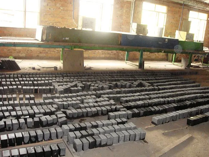 Дешевый Базальтовый Камень китайская хайнанская Черная Гранитная огневая плитка прочное качество для мощения сада и гостиницы