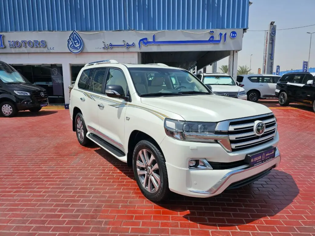 Power and Performance Used TOYOTA LAND CRUISER 2021 V8 4WD FULL OPTION WHITE COLOR cars  Well Maintained and Ready to  go