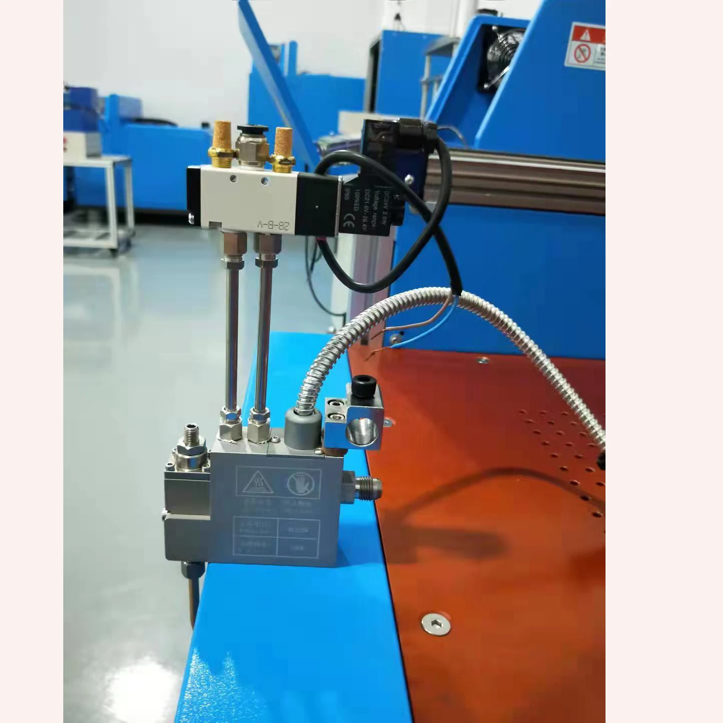 Custom Made Automatic Hot Melt Glue Dispenser Nozzle For Car Lamp