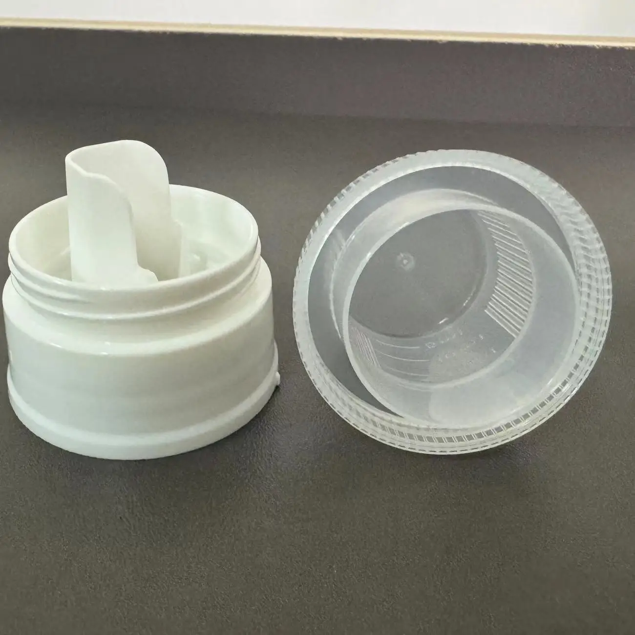 Wholesale 36mm 38mm 48mm PP Plastic Laundry Detergent Measuring Cap for Clothing Soften