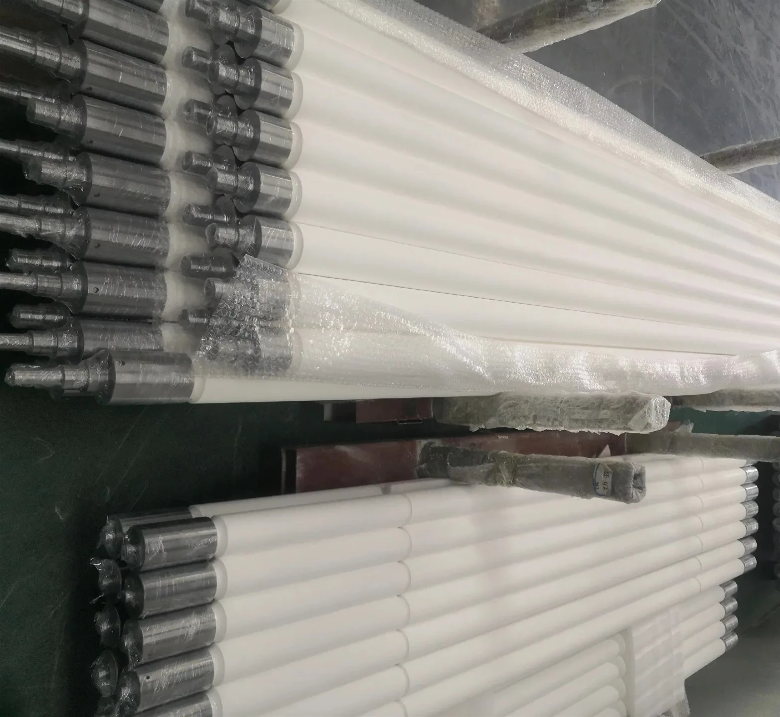 High Temperature Resistance and High Strength Fused Silica Quartz Ceramic Roller For Glass Tempering Furnace