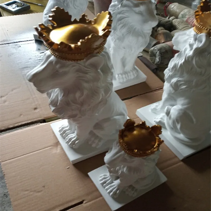Wholesale Lion Crown Statue Lion Resin Ornament Resin Gold Crown Lion Statue