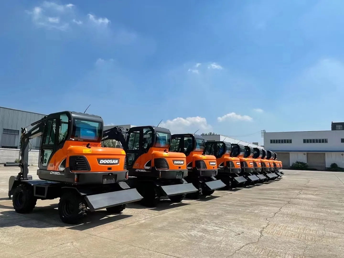used DOOSAN 60W DX60W Mini Wheeled Excavator 6 Ton Amphibious Doosan Wheel Excavator for sale with good condition
