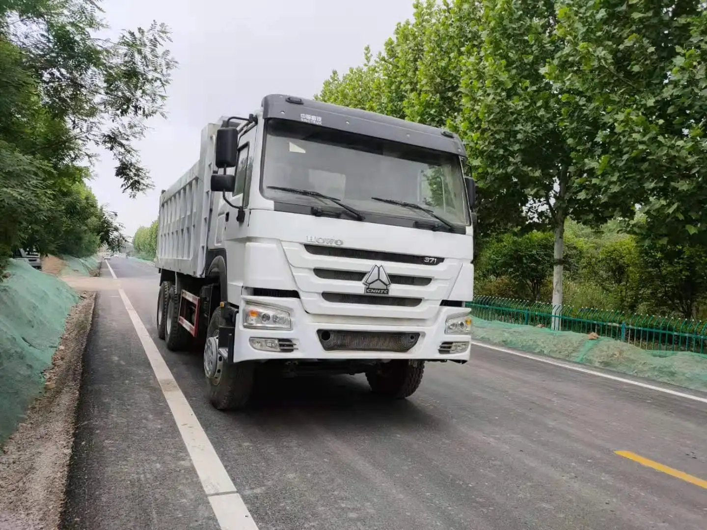 Б/у SINOTRUK HOWO 6x4 мини-самосвал с дистанционным управлением емкостью 10 тонн