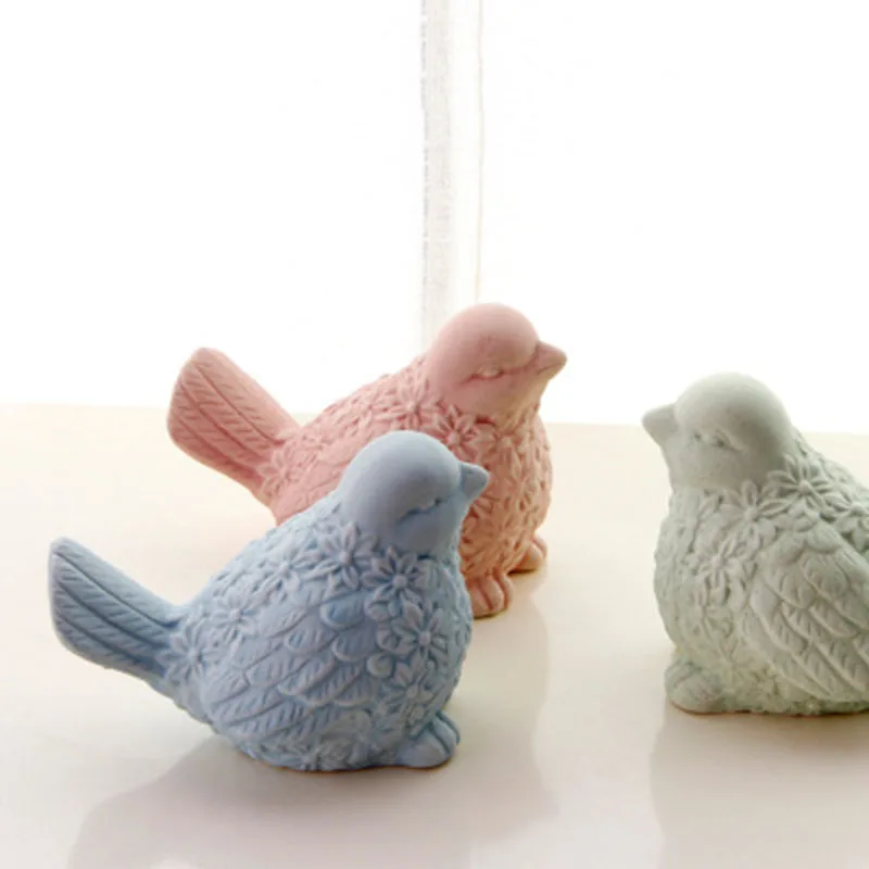 
European Style Rural Scrub Matte Ceramic Bird Magpie Craft Home Decoration Accessories Modern Desktop Small Ornaments 