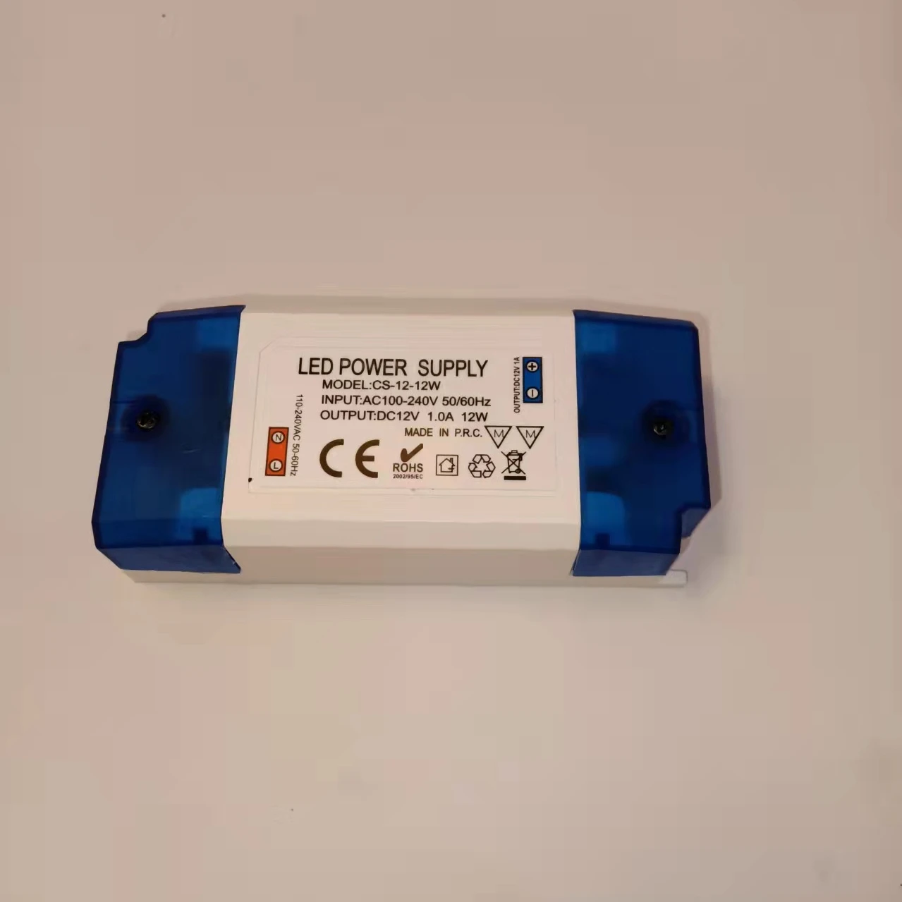 12V1A пластиковые светодиодные трансформаторы Высокое качество Безопасный водитель AC110-240V постоянная подача питания светодиоидному драйверу для Светодиодная лампа/полосы