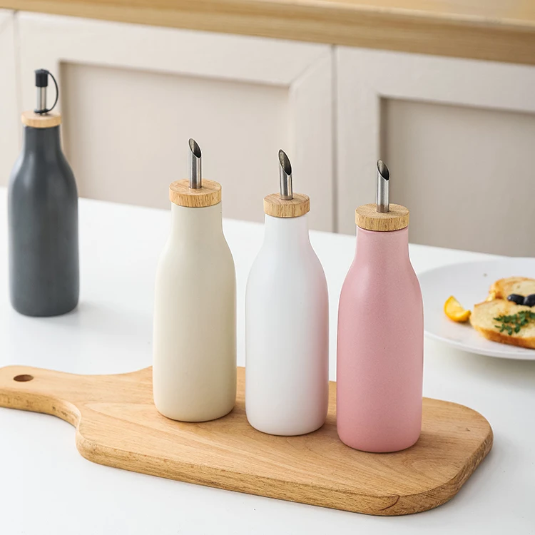 Modern kitchen porcelain oil dispenser Wholesale Custom Solid Ceramic Olive Oil Bottle with Lid for Household