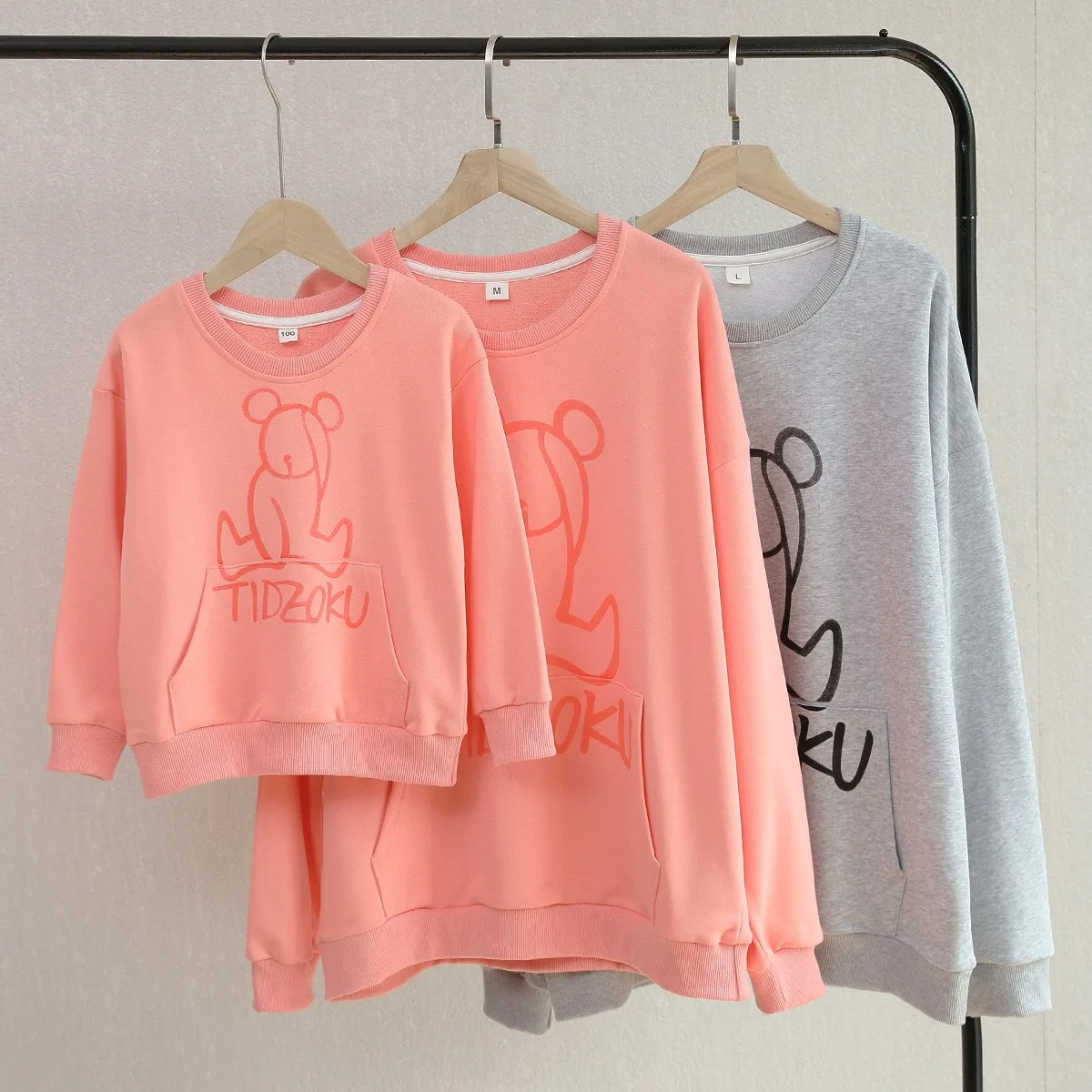 High quality knitted autumn pullover bear sweatshirt Mommy and me Pink color family matching outfits
