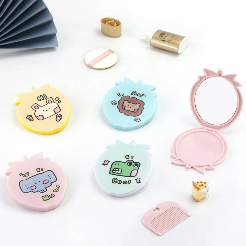 Индивидуальное красочное пластиковое милое косметическое зеркало в форме клубники с расческой