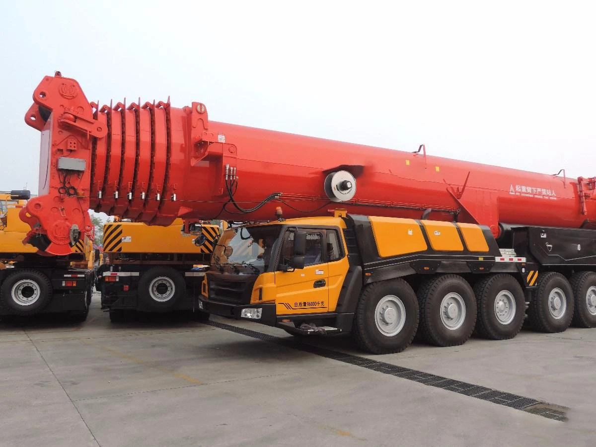 Тяжелый вездеходный кран SAC24000T 2400ton для эффективного подъема