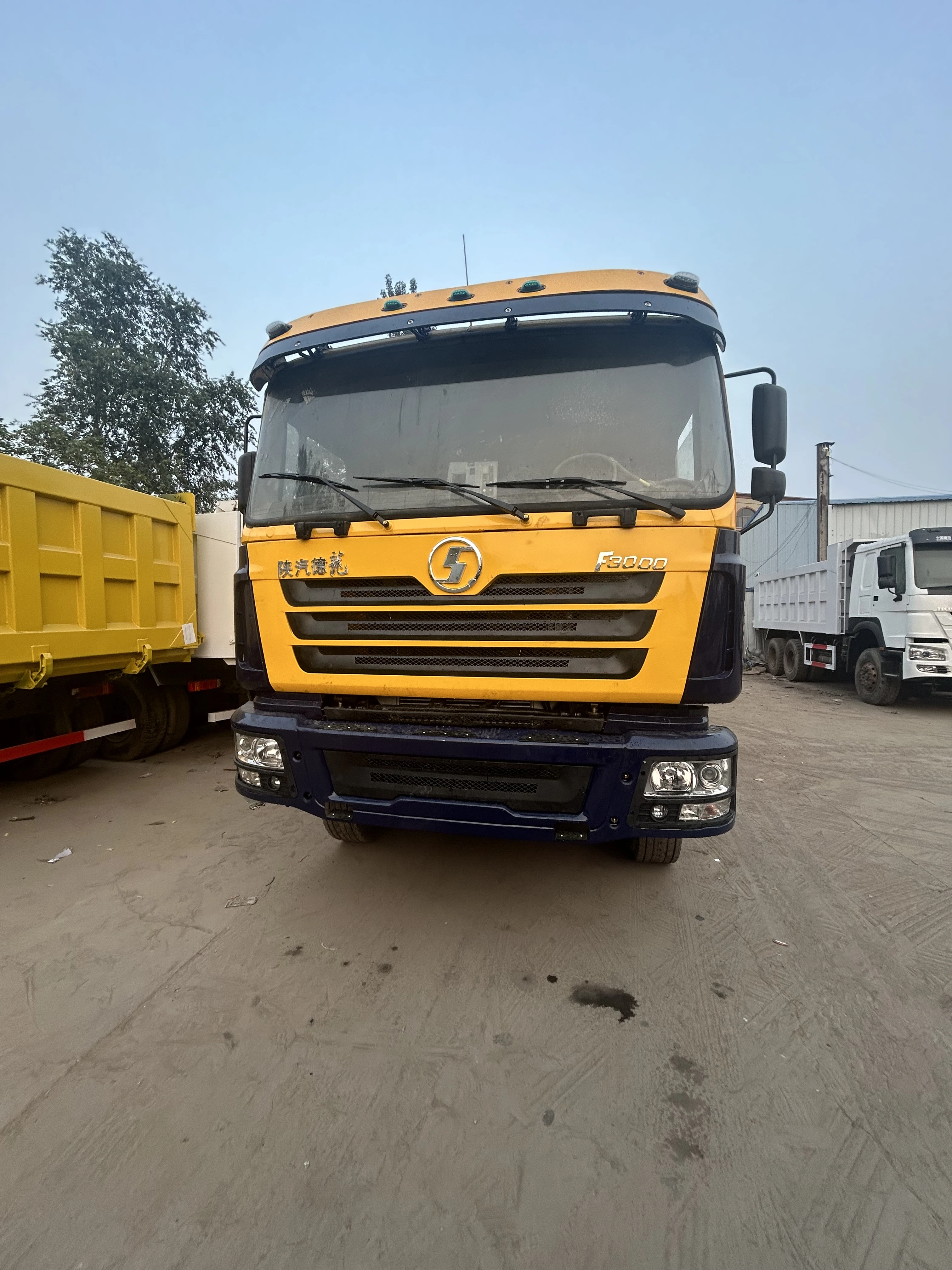 china shaanxi shacman dump truck dealers howo agricultural white dump truck trade company