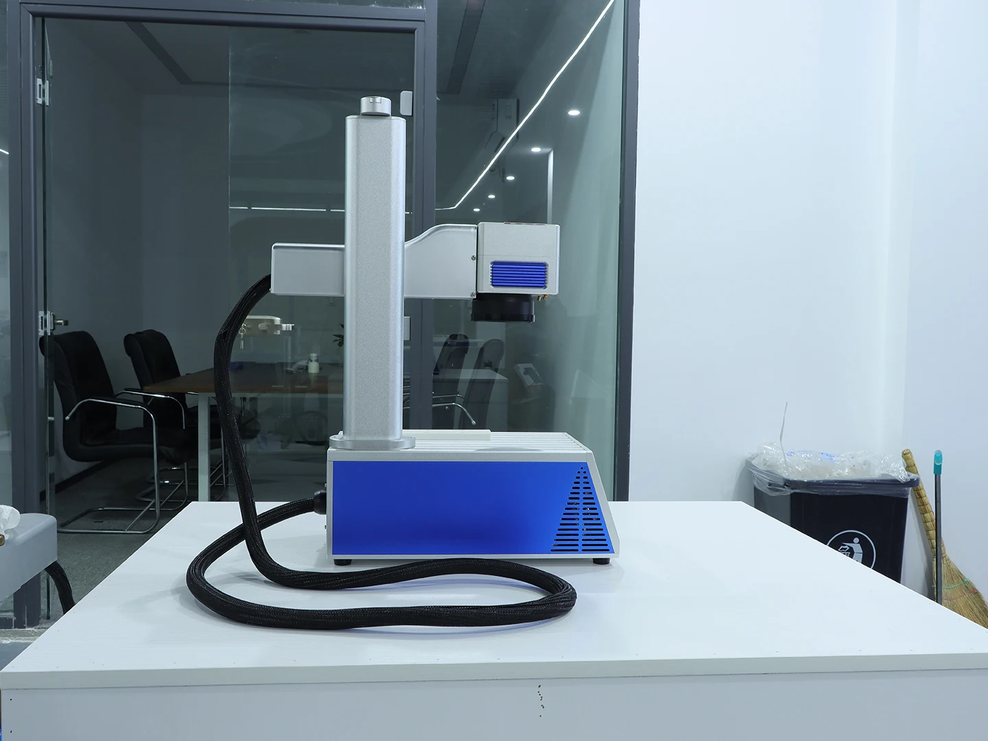 Portable 20W/30W/50W Mini Fiber Laser Marking Machine For Pipes New Condition Raycus Laser Source Ai Graphic Format Supported