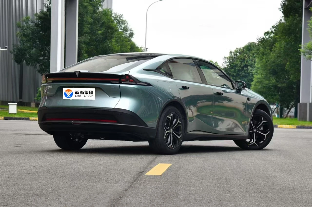 shenlan-L07-300max extended range payment new electric hybrid vehicle has a domestic battery life of 1330-1400km.