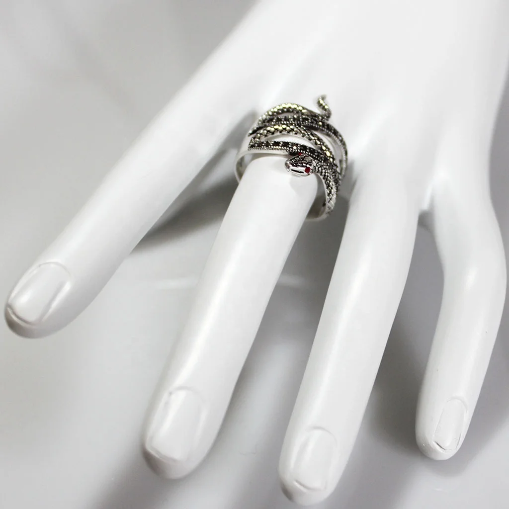 
Fashion Silver Plated copper Long Finger Rings Jewelry Snake with Black and Red diamonds 