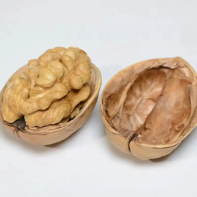 High-quality Nuts / Thin-skinned Dried Walnuts / Whole Walnut Shells-shelled Walnuts Amber Raw Almonds Bulk Packaging Top Grade